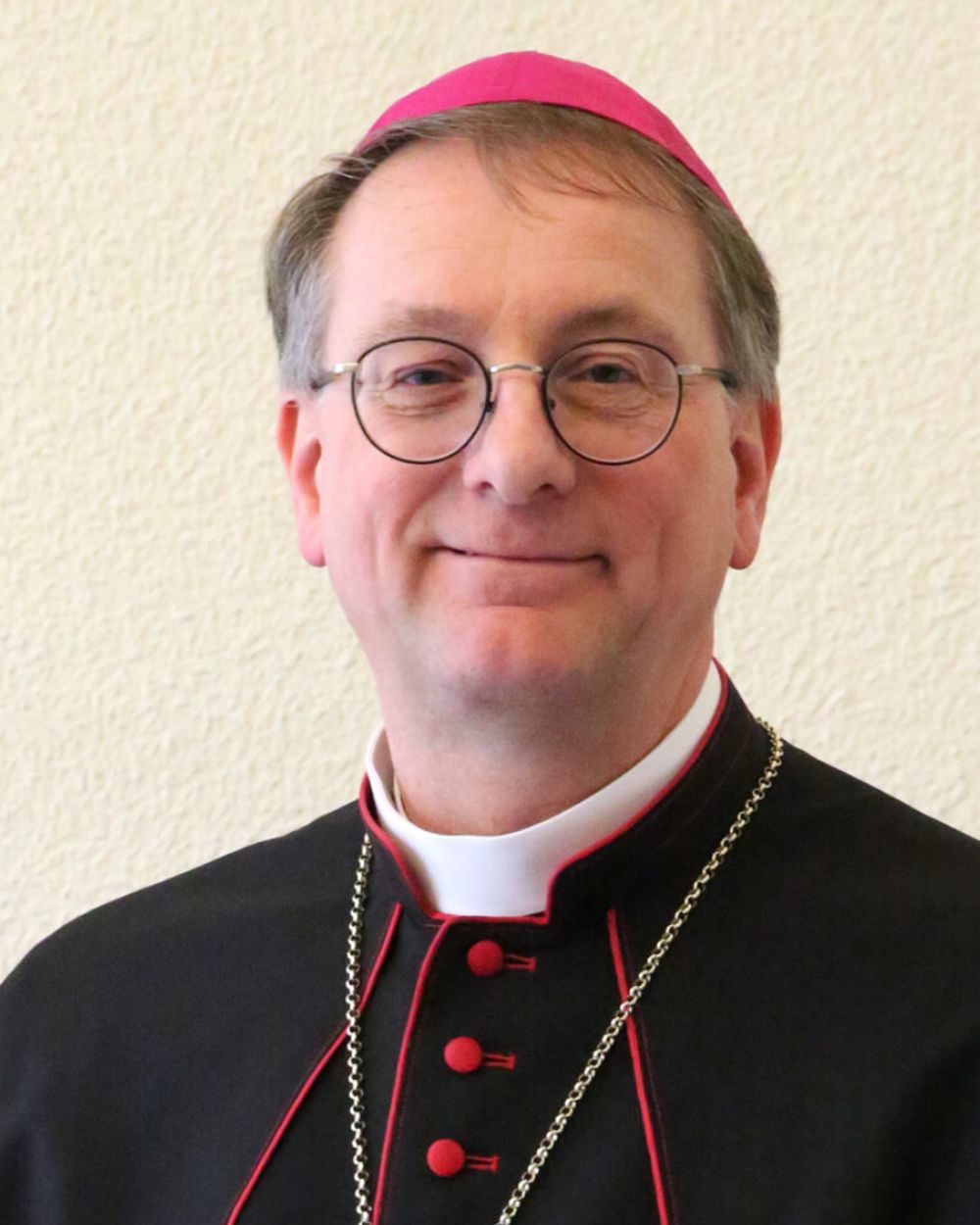 Bisschop Ron van den Hout komt op zondag 26 april om 10.00 uur naar de Annakerk om de familiezondag van Lifeteen met ons mee te vieren.